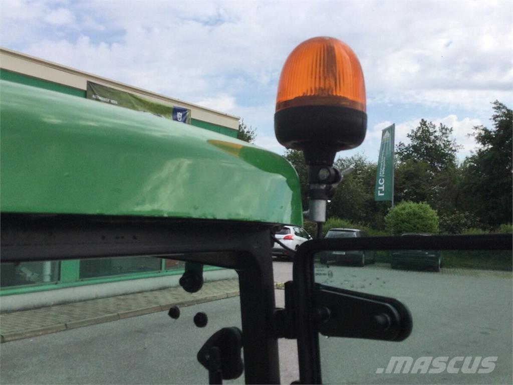 John Deere 1026R 曳引機