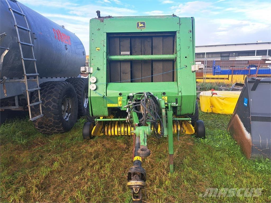 John Deere 570 圓型牧草打包機