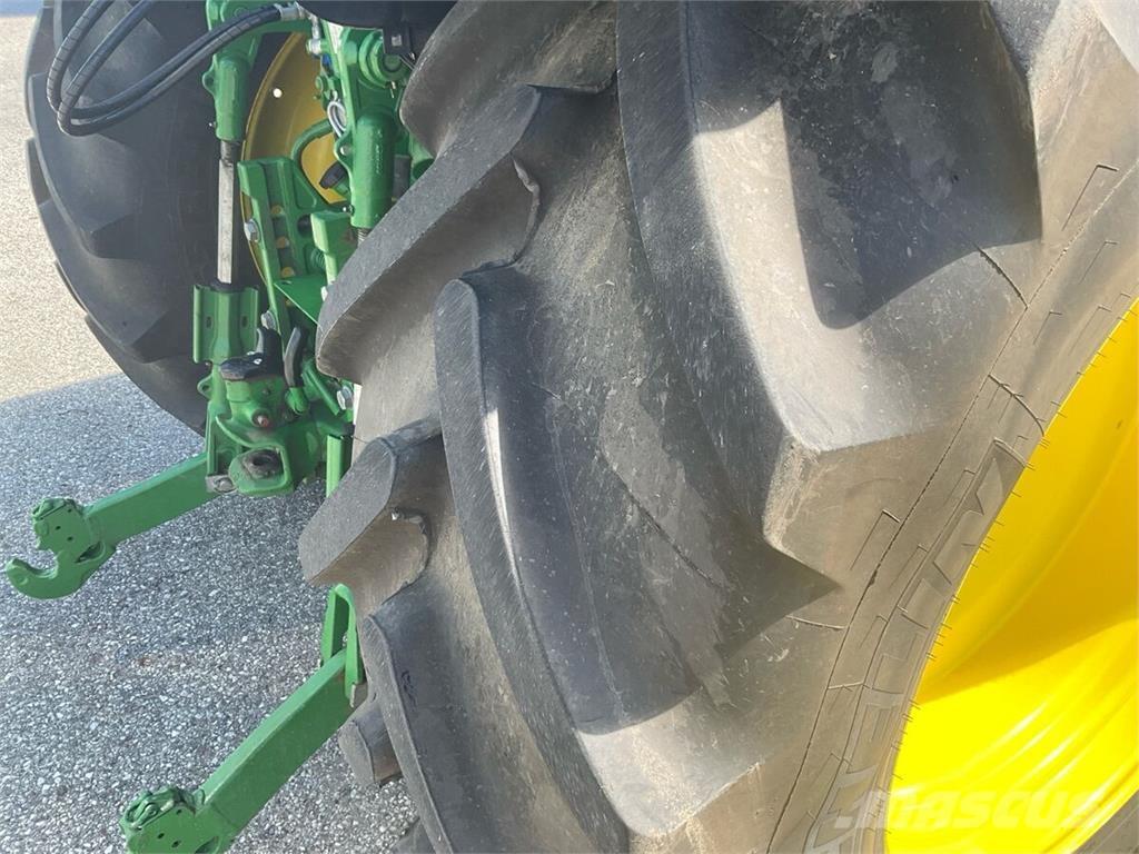 John Deere 6110R 曳引機