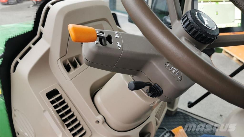 John Deere 6120M 曳引機