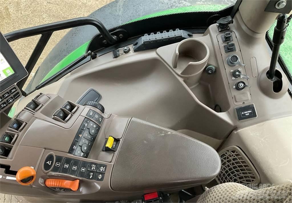 John Deere 6215R 曳引機