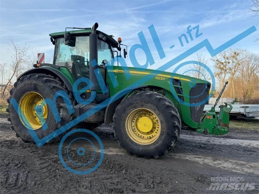 John Deere 8230 曳引機