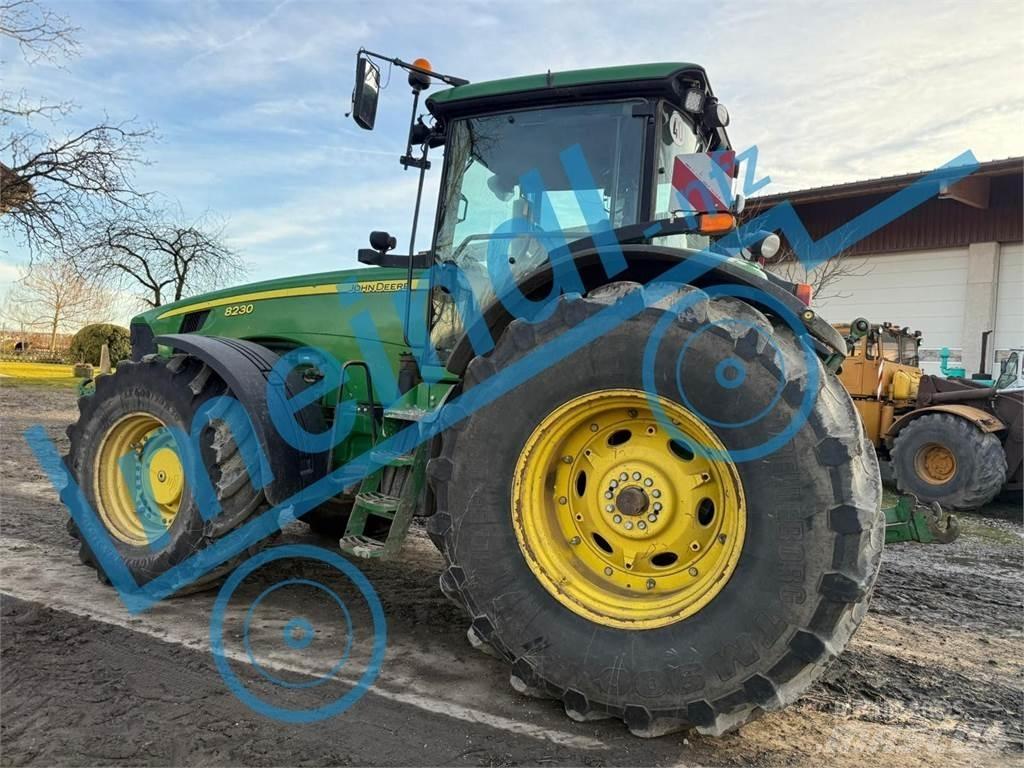 John Deere 8230 曳引機