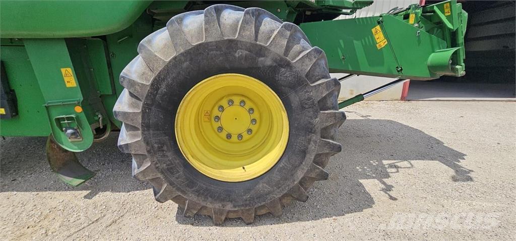 John Deere T550 聯合收穫機
