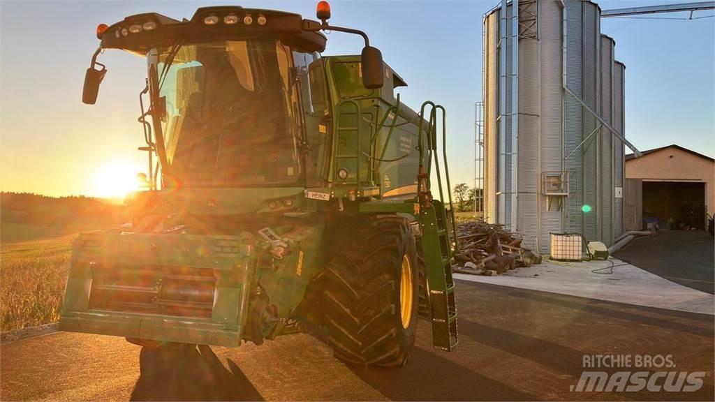 John Deere T550 HM 聯合收穫機