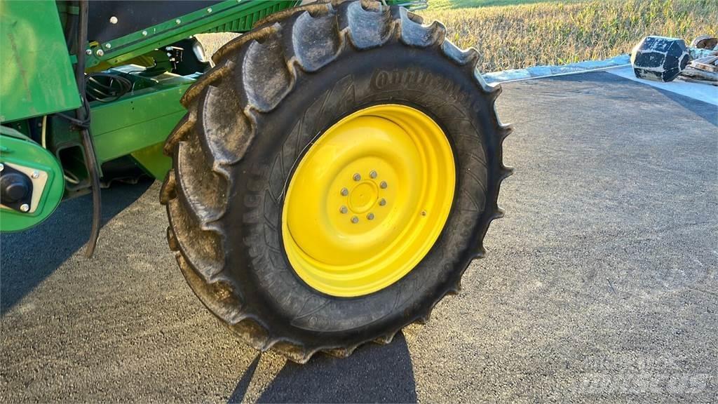 John Deere T550 HM 聯合收穫機
