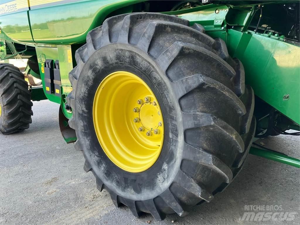John Deere T560HM 聯合收穫機
