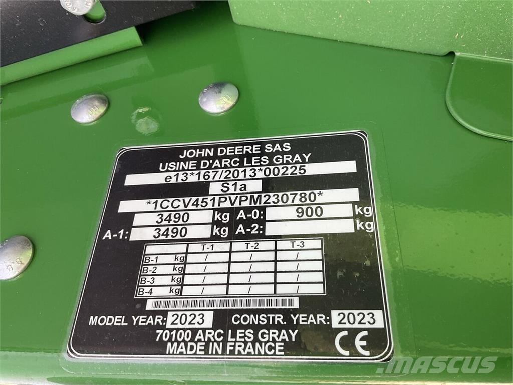 John Deere V451 M 圓型牧草打包機