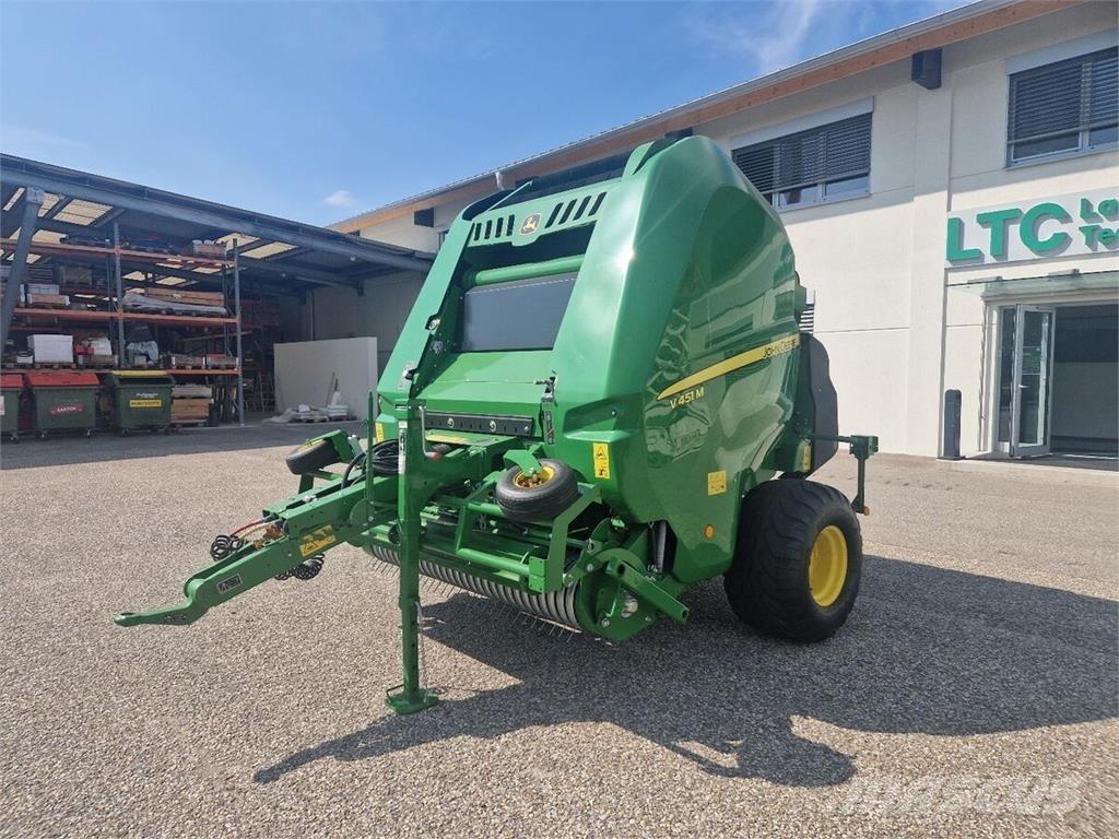 John Deere V451M 圓型牧草打包機