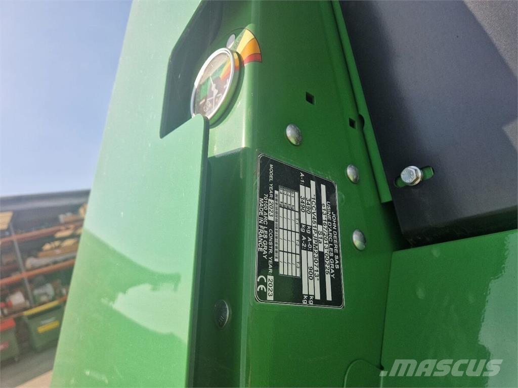 John Deere V451M 圓型牧草打包機