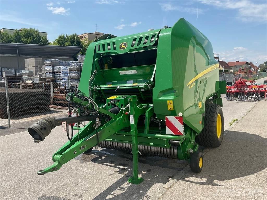 John Deere V451R 圓型牧草打包機