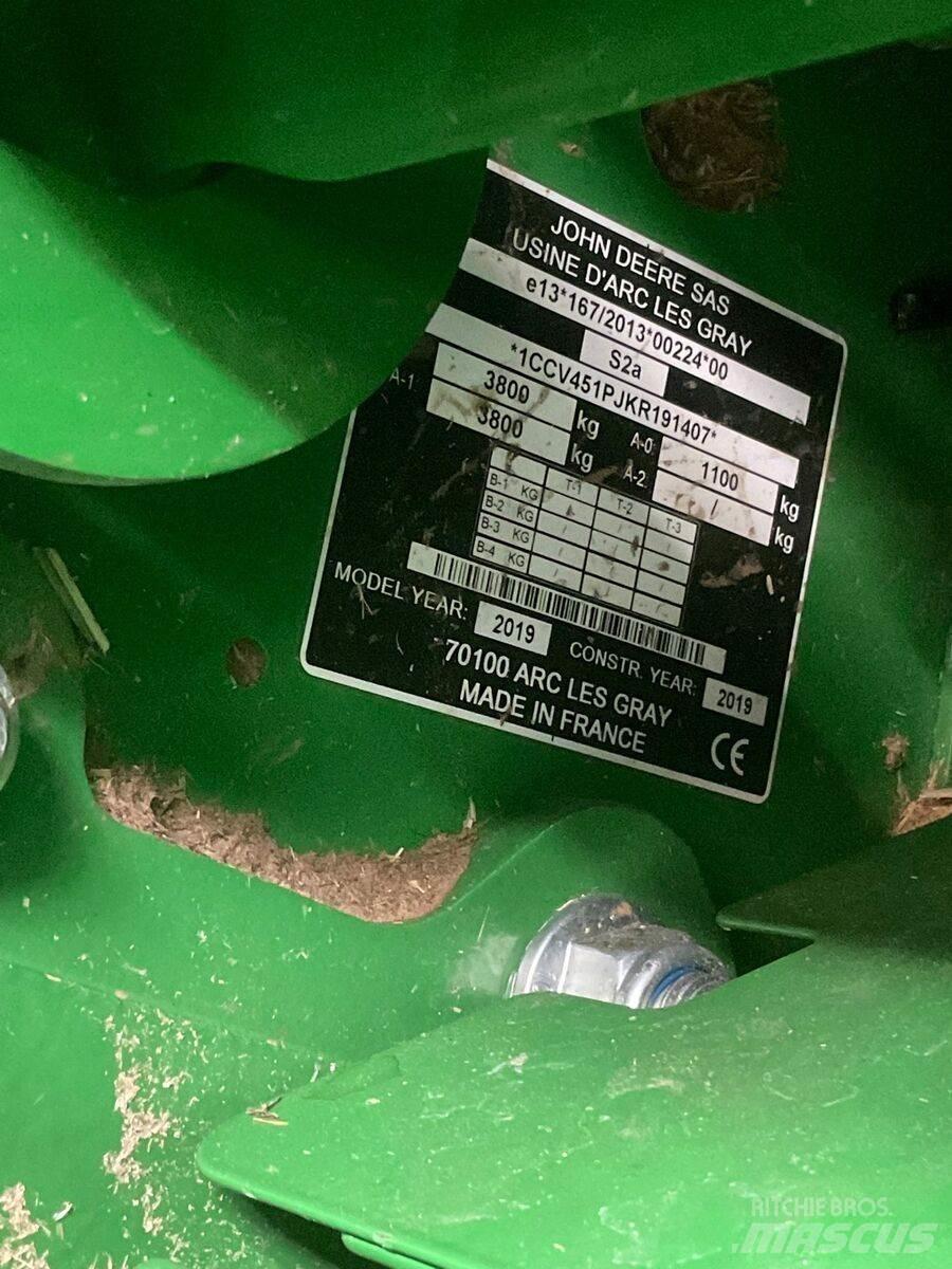 John Deere V451R 圓型牧草打包機