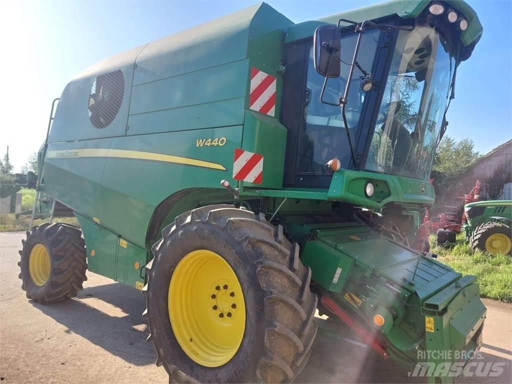 John Deere W440 聯合收穫機