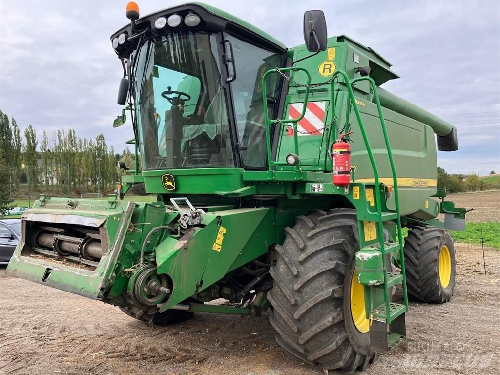 John Deere W660 HM 聯合收穫機