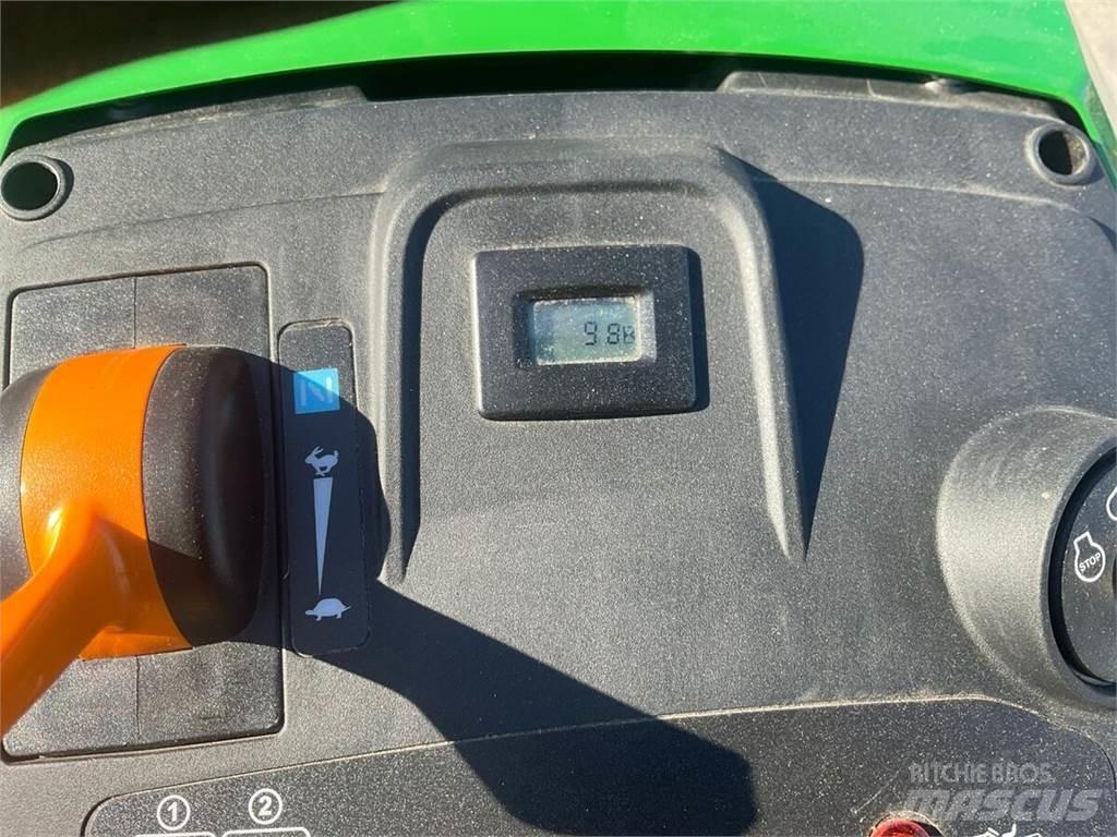 John Deere X167R 其他地面照料機械