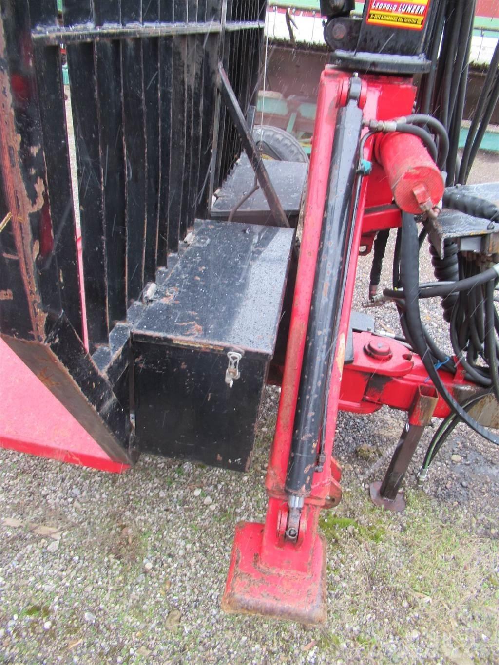 Kesla 2300 + 425 Patu 林業拖車