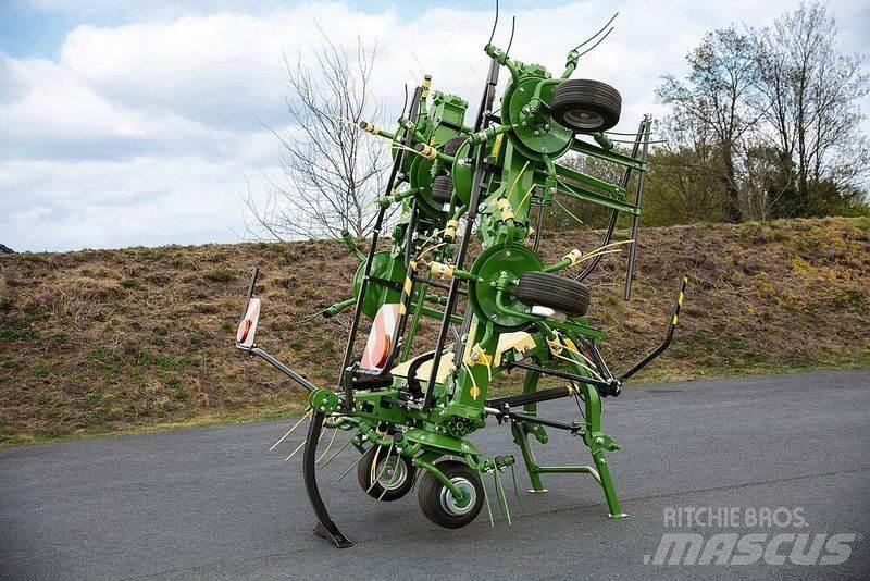 Krone 820 Vendro 耙與翻草機