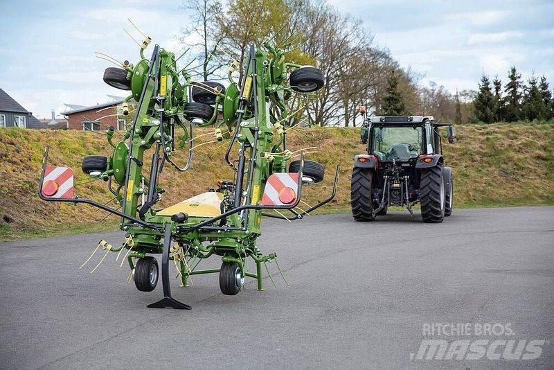 Krone 820 Vendro 耙與翻草機
