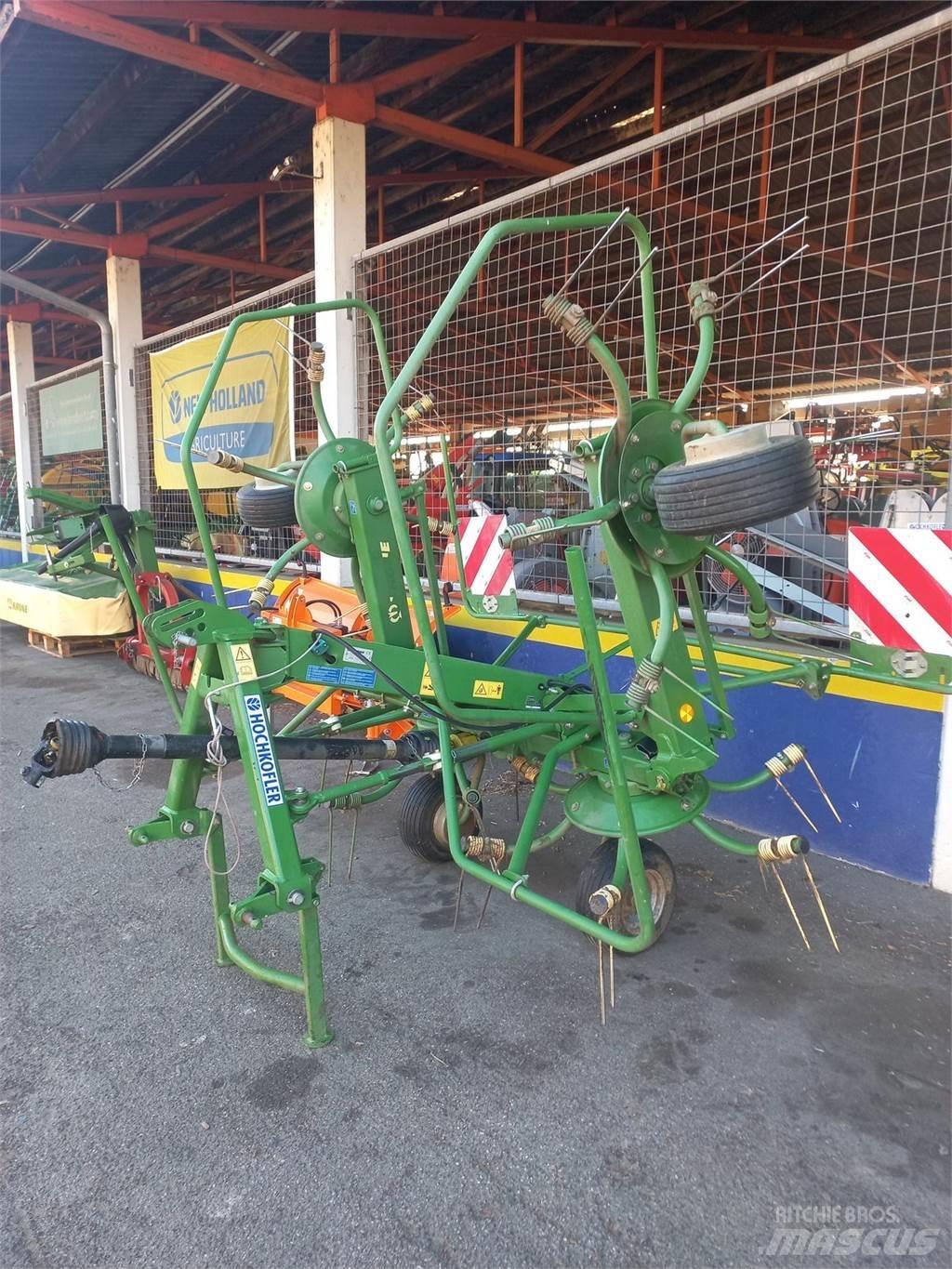Krone KW 4.62 耙與翻草機
