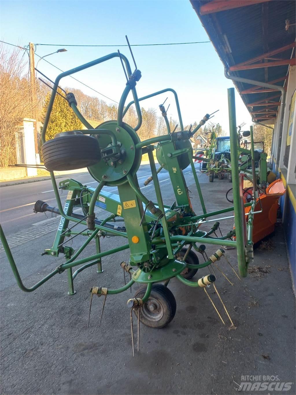 Krone KW 4.62 耙與翻草機