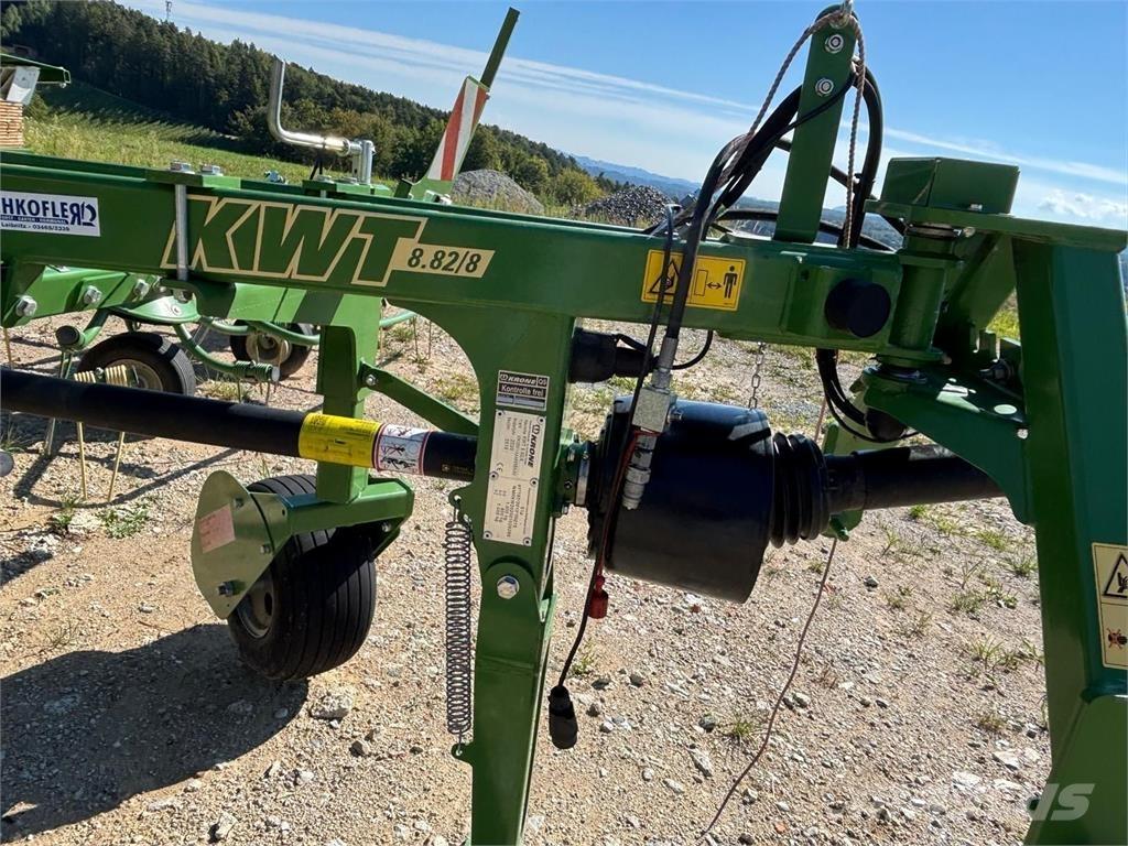 Krone KWT 882/8 耙與翻草機