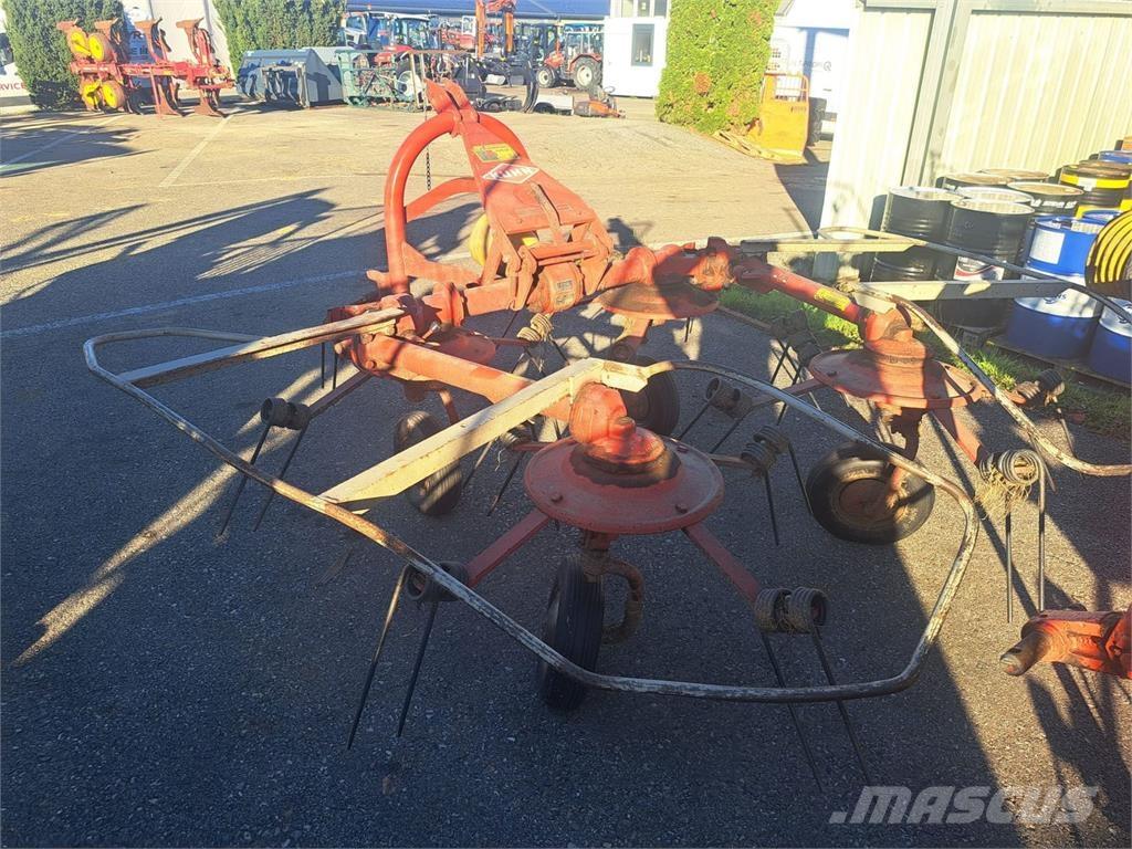 Kuhn 4 Kreisel 耙與翻草機