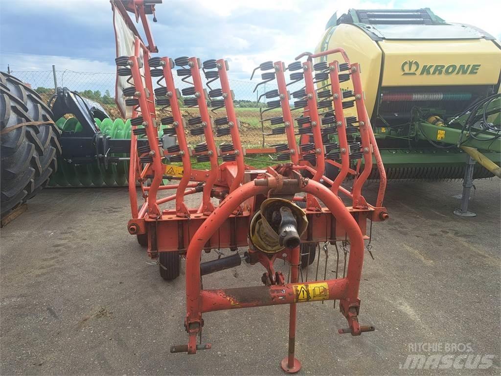 Kuhn GA 4121 GM 收割列行機(撒布機)