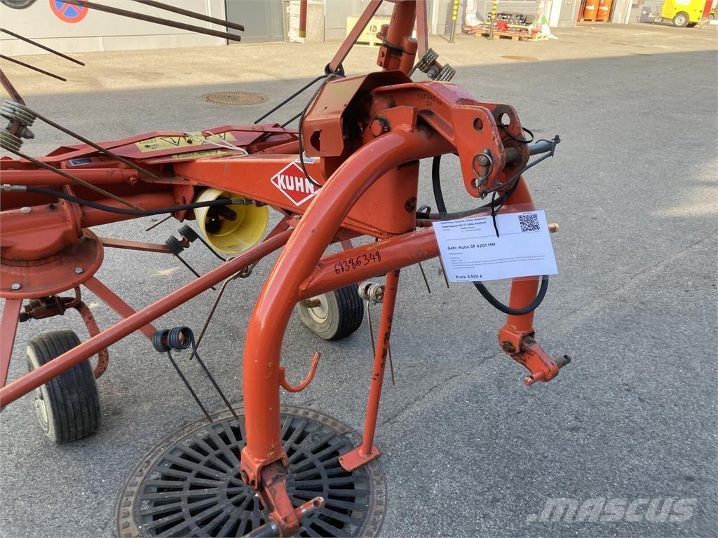 Kuhn GF 4201 MH 耙與翻草機