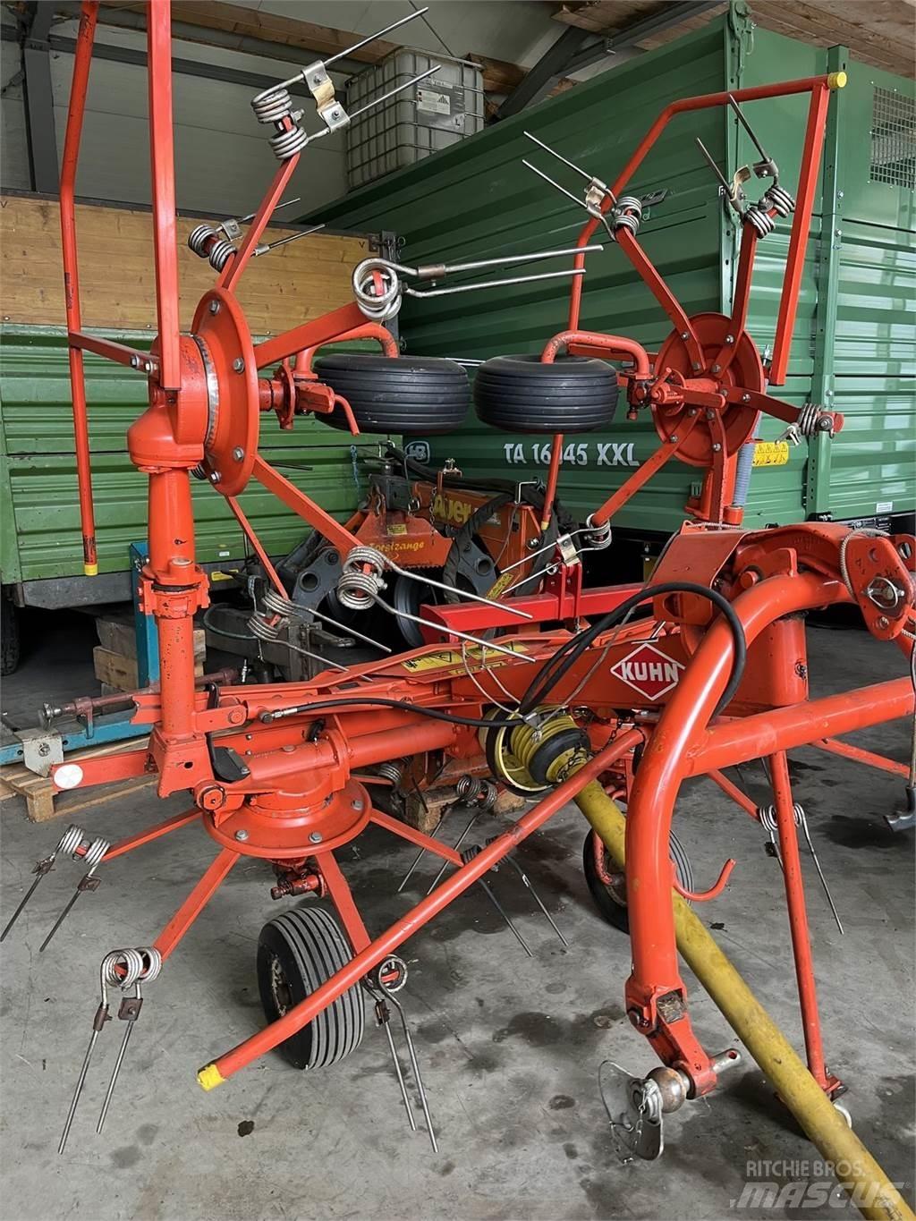 Kuhn GF 4201 MH 耙與翻草機