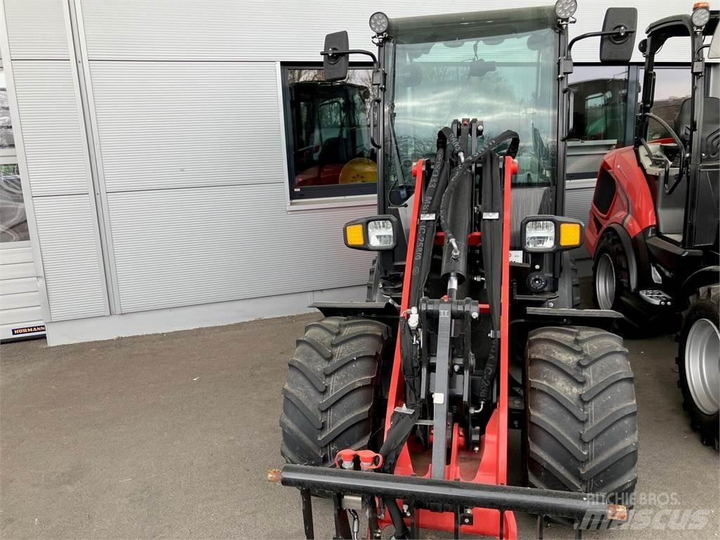 Manitou MLA 4-50 前端裝載機和挖掘機