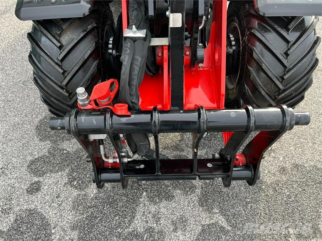 Manitou MLA2-25 前端裝載機和挖掘機