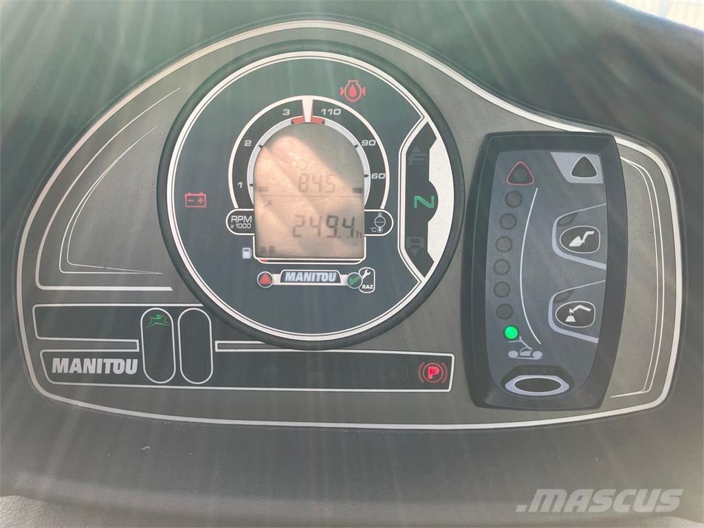 Manitou MLT625 伸縮臂操作車