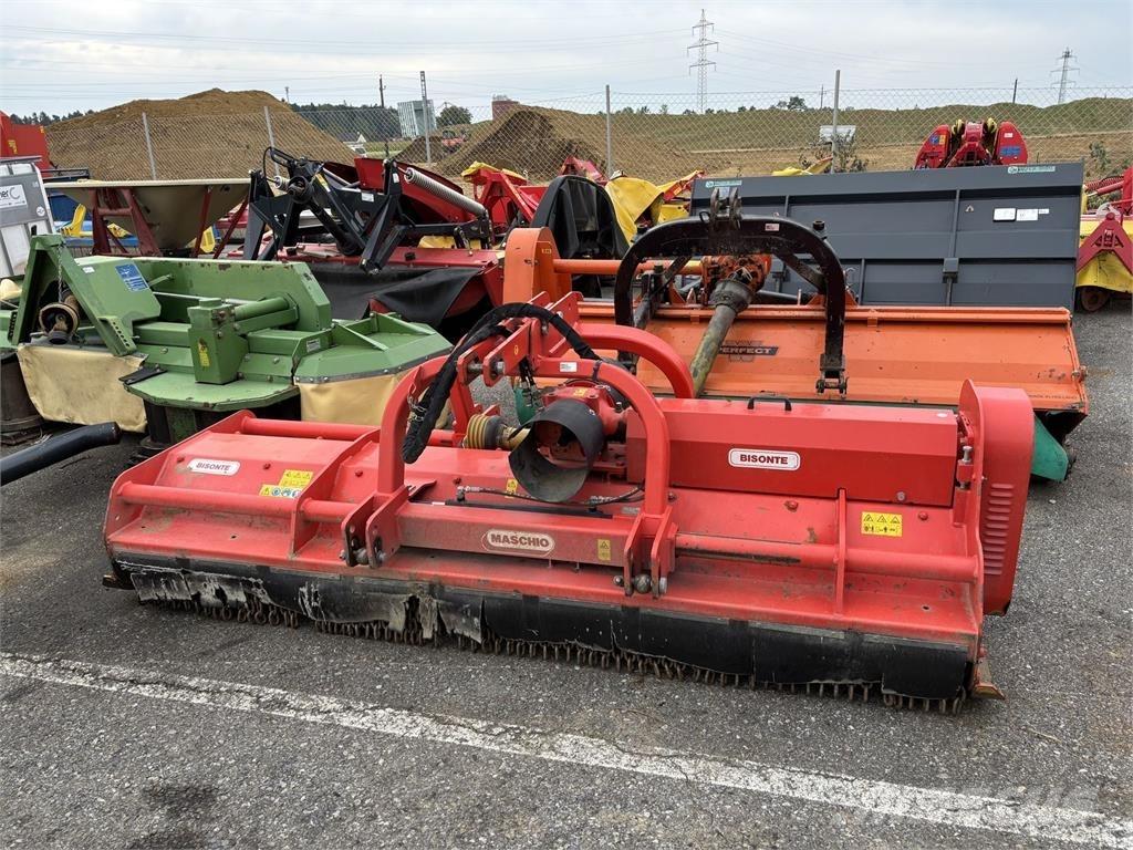 Maschio Bisonte 280 莖葉去葉機