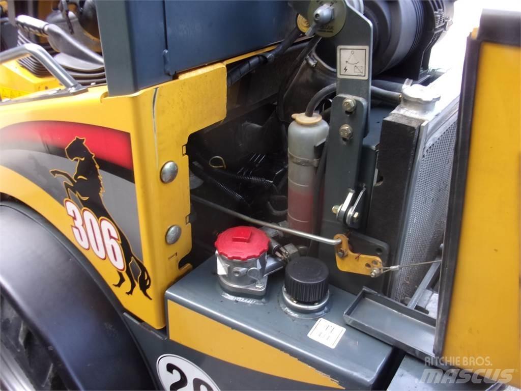 Mustang AL 306 前端裝載機和挖掘機