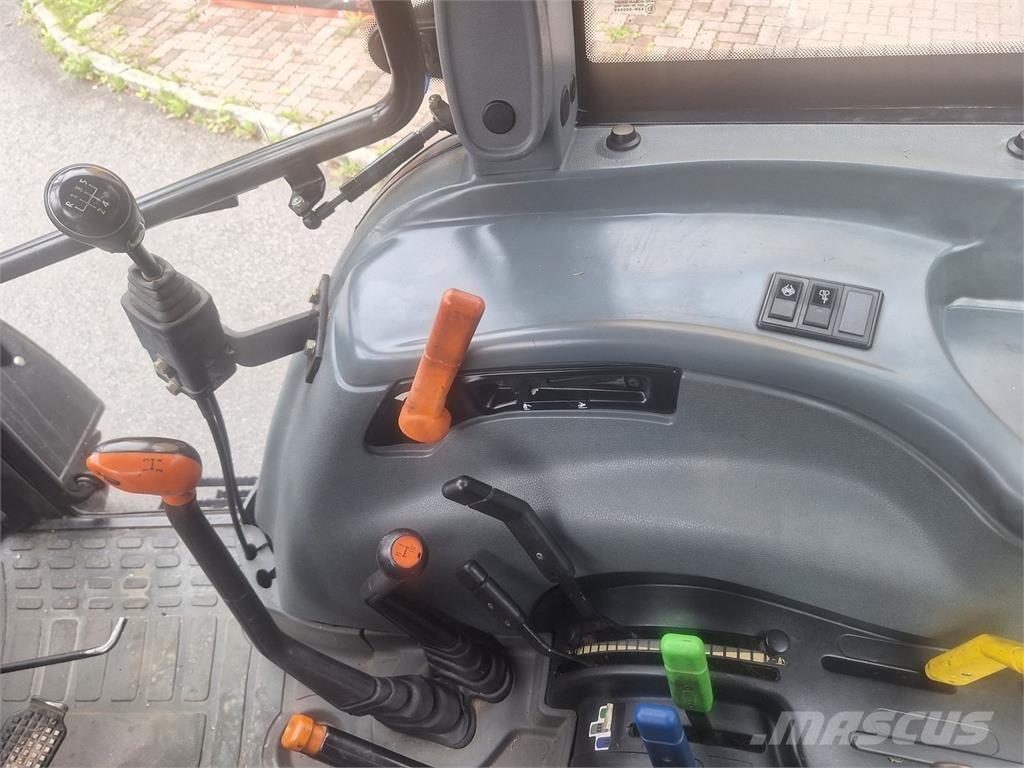 New Holland TL 70 曳引機