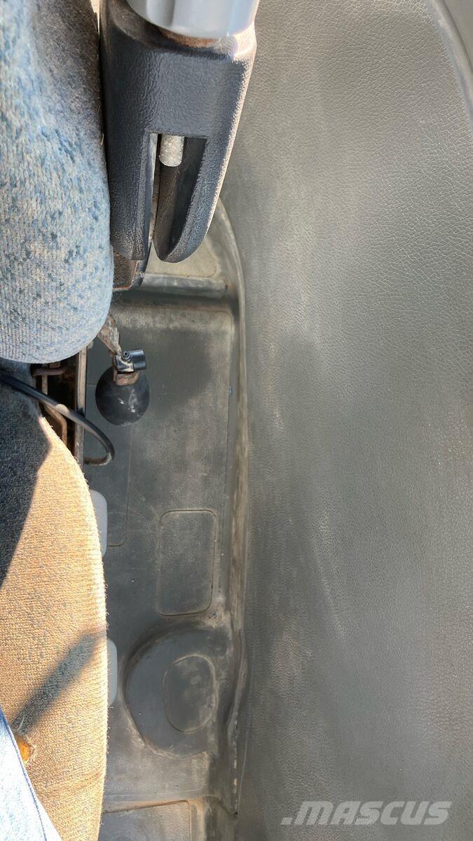 New Holland TL 80 曳引機