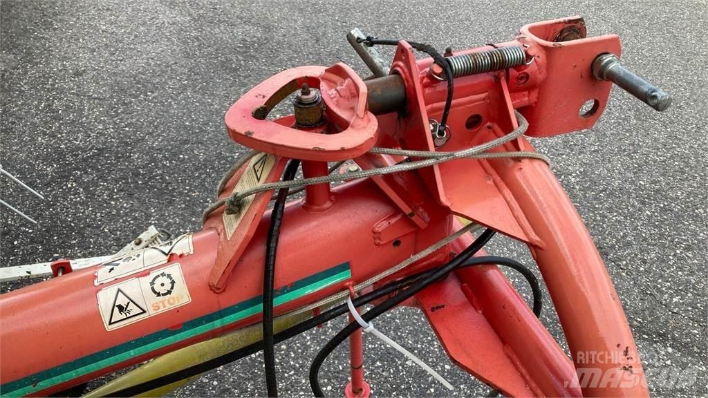 Pöttinger Hit 54N 耙與翻草機