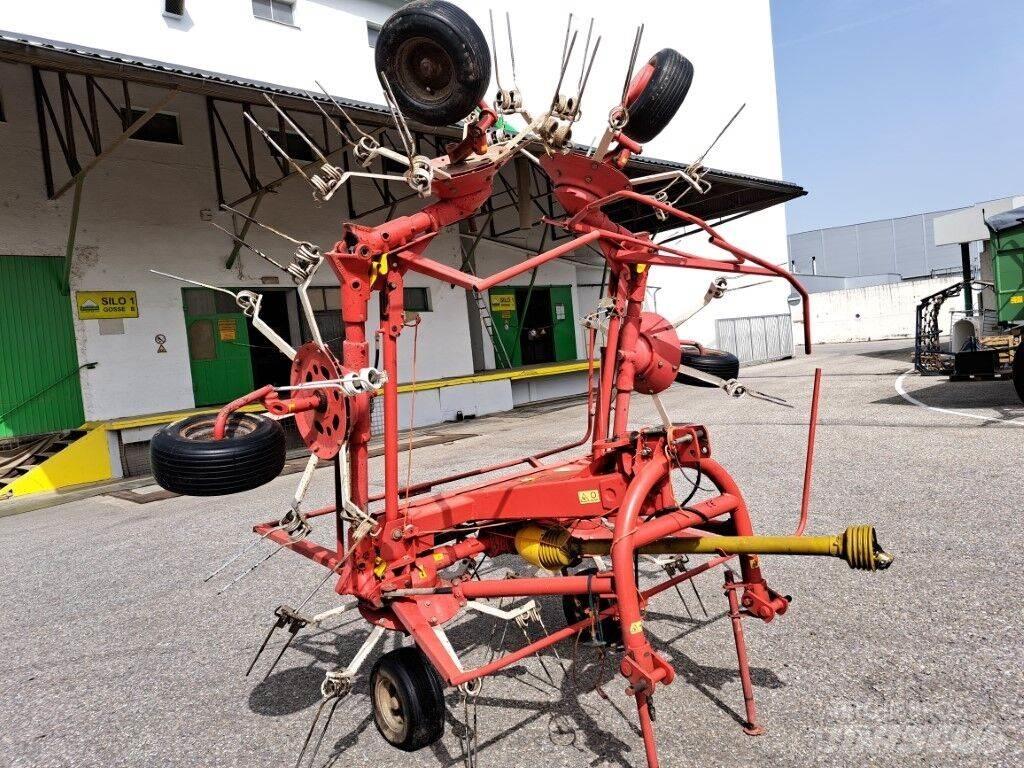 Pöttinger Hit 69 耙與翻草機