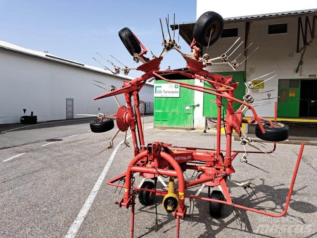 Pöttinger Hit 69 耙與翻草機