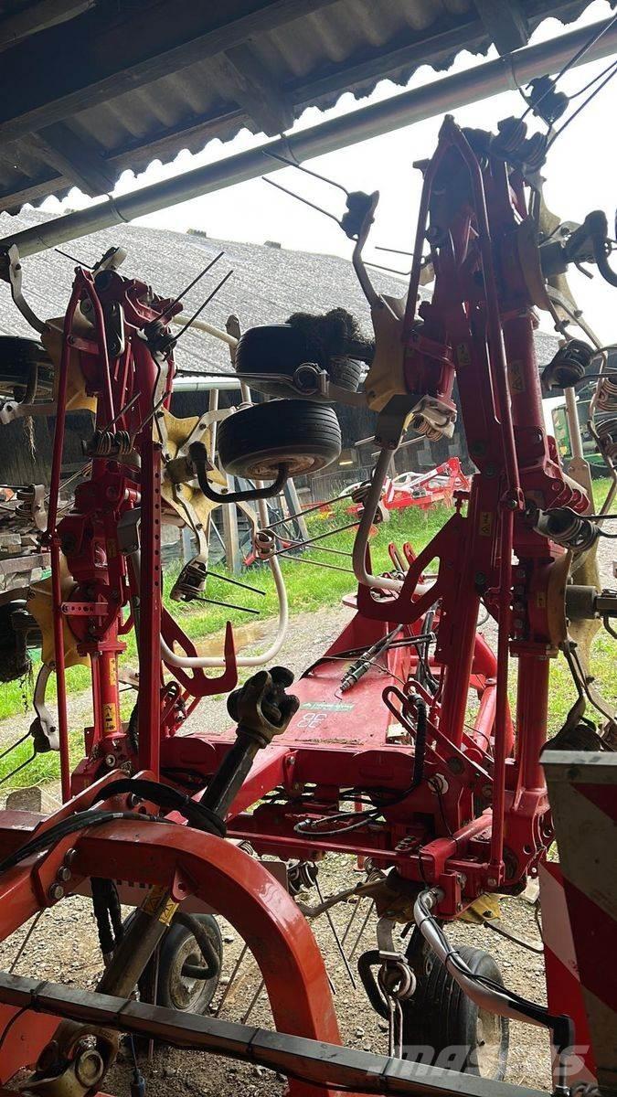 Pöttinger HIT 8.81 耙與翻草機