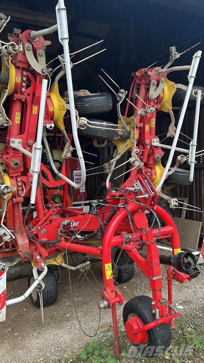 Pöttinger HIT 8.81 耙與翻草機