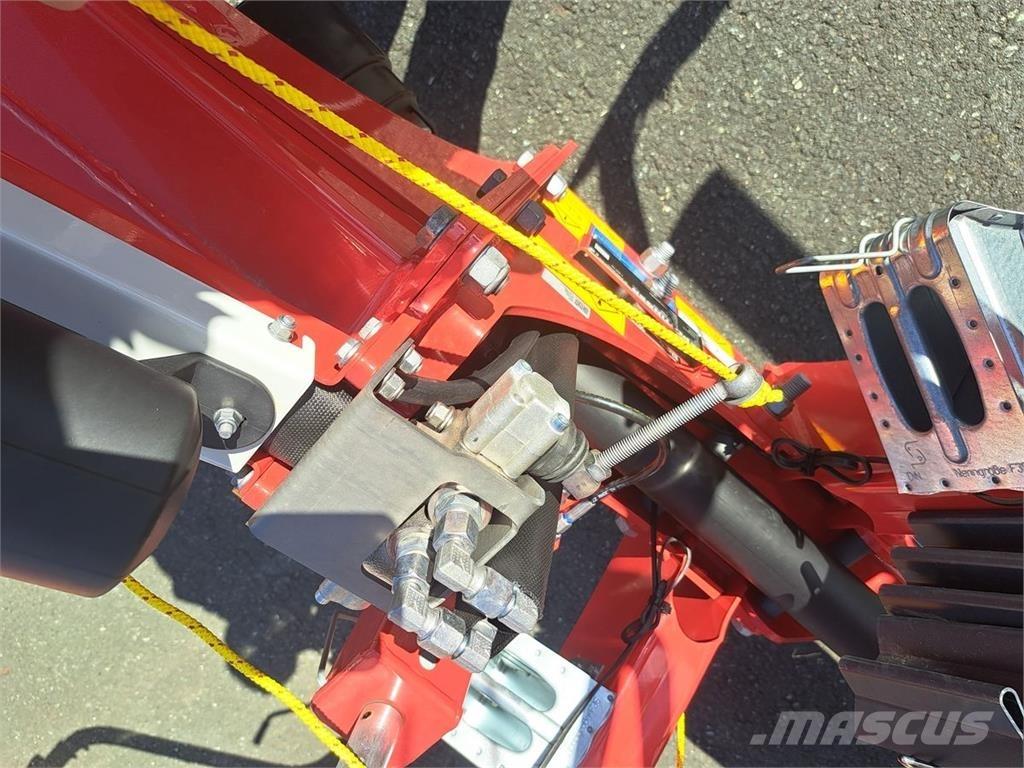 Pöttinger Hit 8680 耙與翻草機