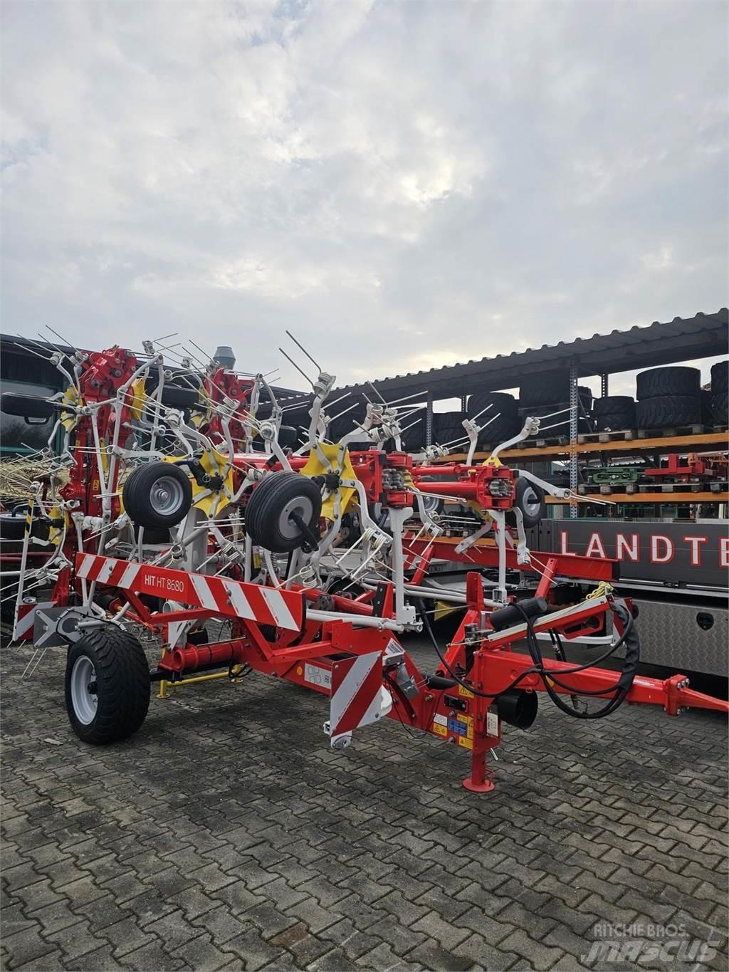 Pöttinger HIT 8680 耙與翻草機