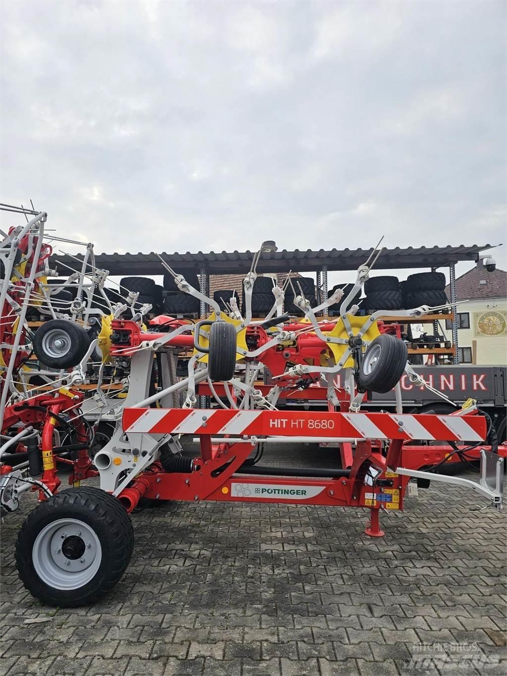 Pöttinger HIT 8680 耙與翻草機