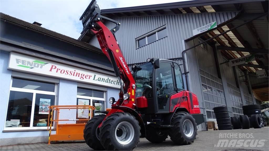 Schäffer 3650 前端裝載機和挖掘機