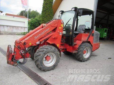 Schäffer 450T 前端裝載機和挖掘機