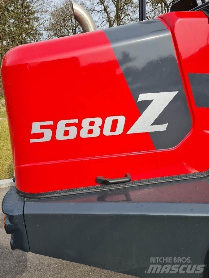 Schäffer 5680Z 前端裝載機和挖掘機