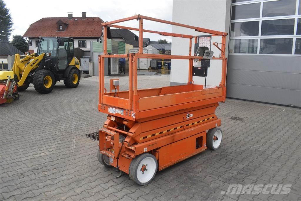 SkyJack SJ-III 3220 曲臂高空作業車