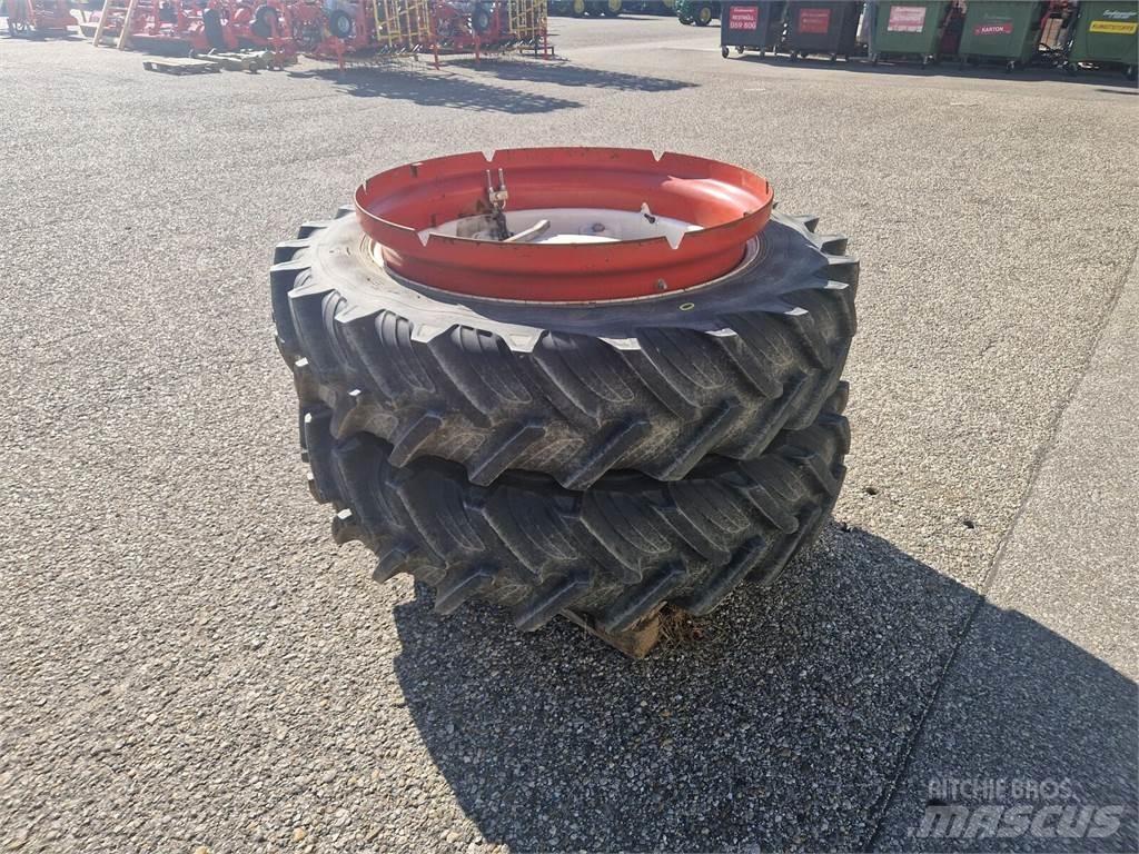 Taurus 12.4 R36 輪胎、車輪和輪圈