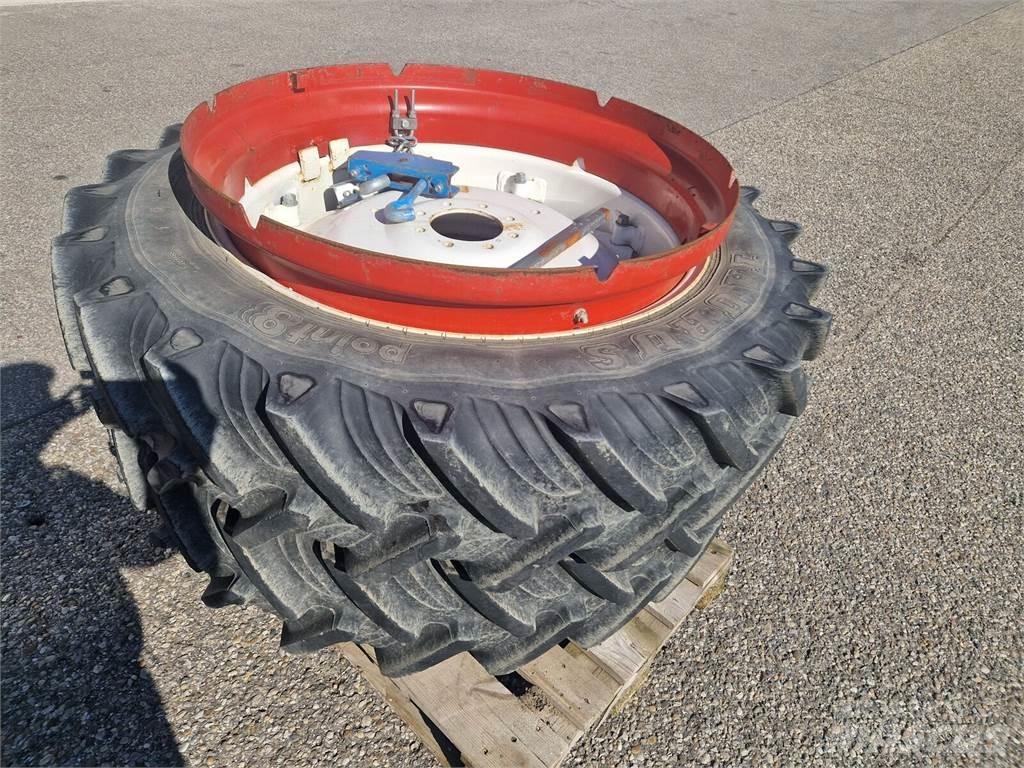 Taurus 12.4 R36 輪胎、車輪和輪圈